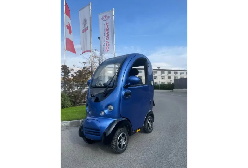 Pokriti električni skuter CABIN